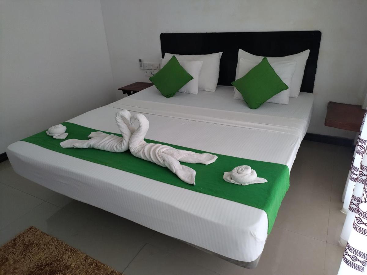 Village Mango Resort Yala Tissamaharama Bagian luar foto